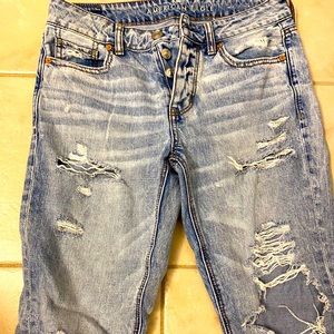 American Eagle Tomgirl Distressed Jean